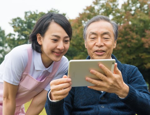 奉仕　介護職